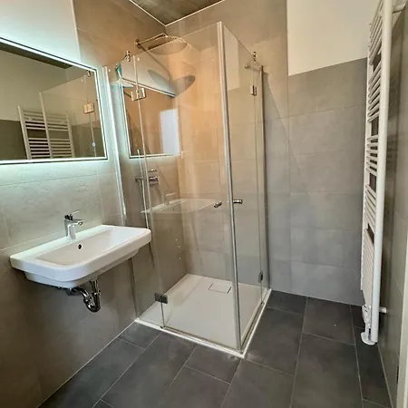 Akazie 1 Am Scharmuetzelsee *