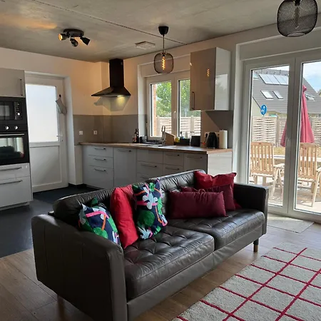 Akazie 1 Am Scharmuetzelsee