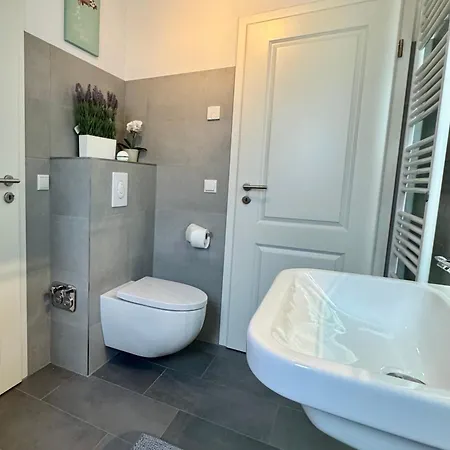 Akazie 1 Am Scharmuetzelsee